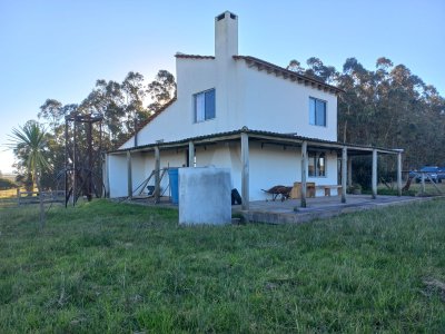 SE VENDE CASA DE CAMPO DE 10 HECTAREAS 