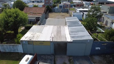 SE VENDE TERRENO CON MEJORAS 