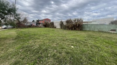 SE VENDE TERRENO ESQUINERO MONTE HERMOSO