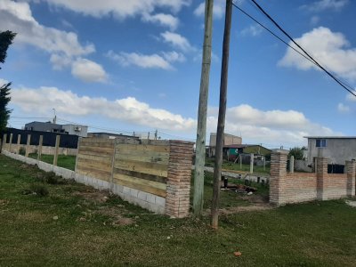 SE VENDE TERRENO ESQUINERO EN MONTE HERMOSO