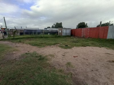 SE VENDE TERRENO ESQUINERO EN MALDONADO NUEVO 