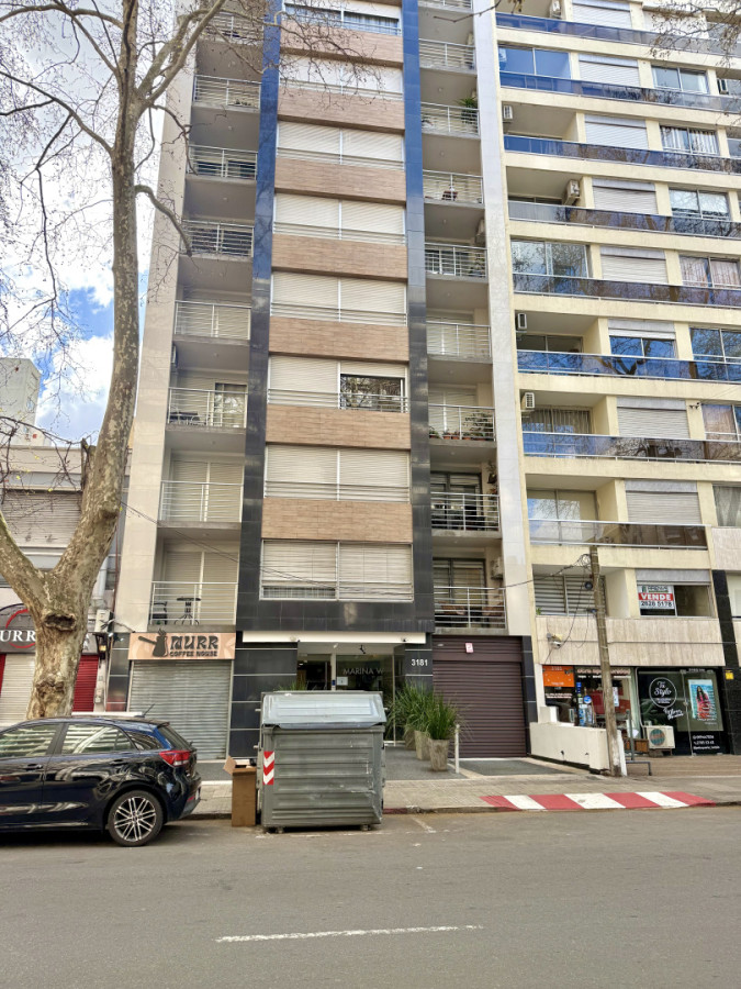 Alquiler excelente apartamento sin muebles. Balcón, garage, lavadero, gym, parrillero.