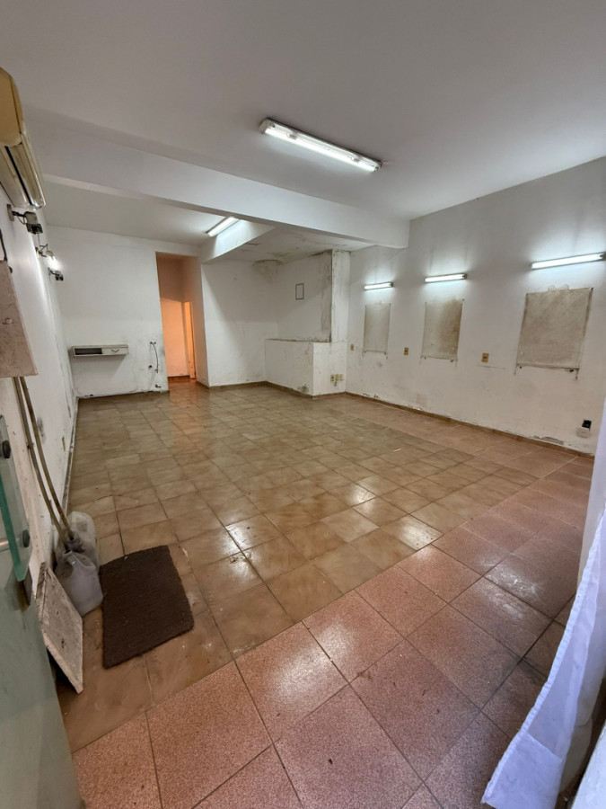Alquiler local comercial a media cuadra de 18 de julio