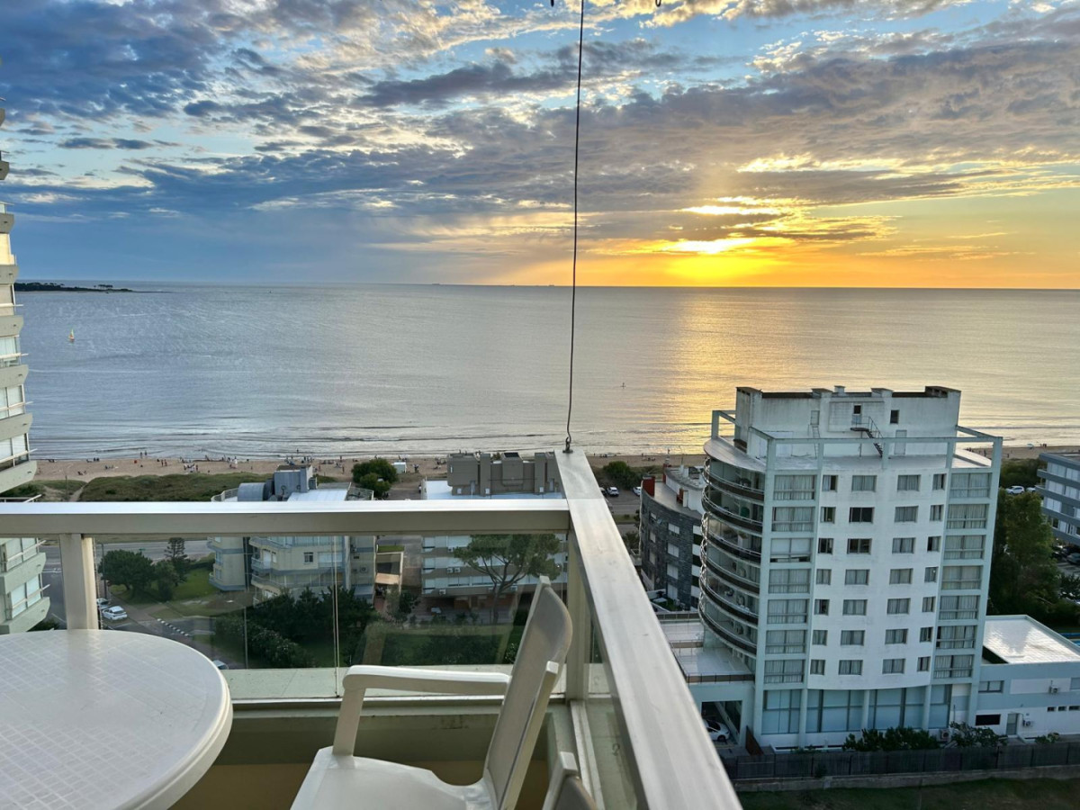 Excelente apartamento en primera linea de Playa Mansa