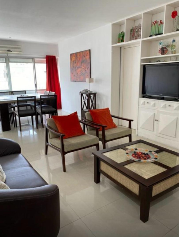 Apartamento de 2 dormitorios a pasos de Av. Gorlero