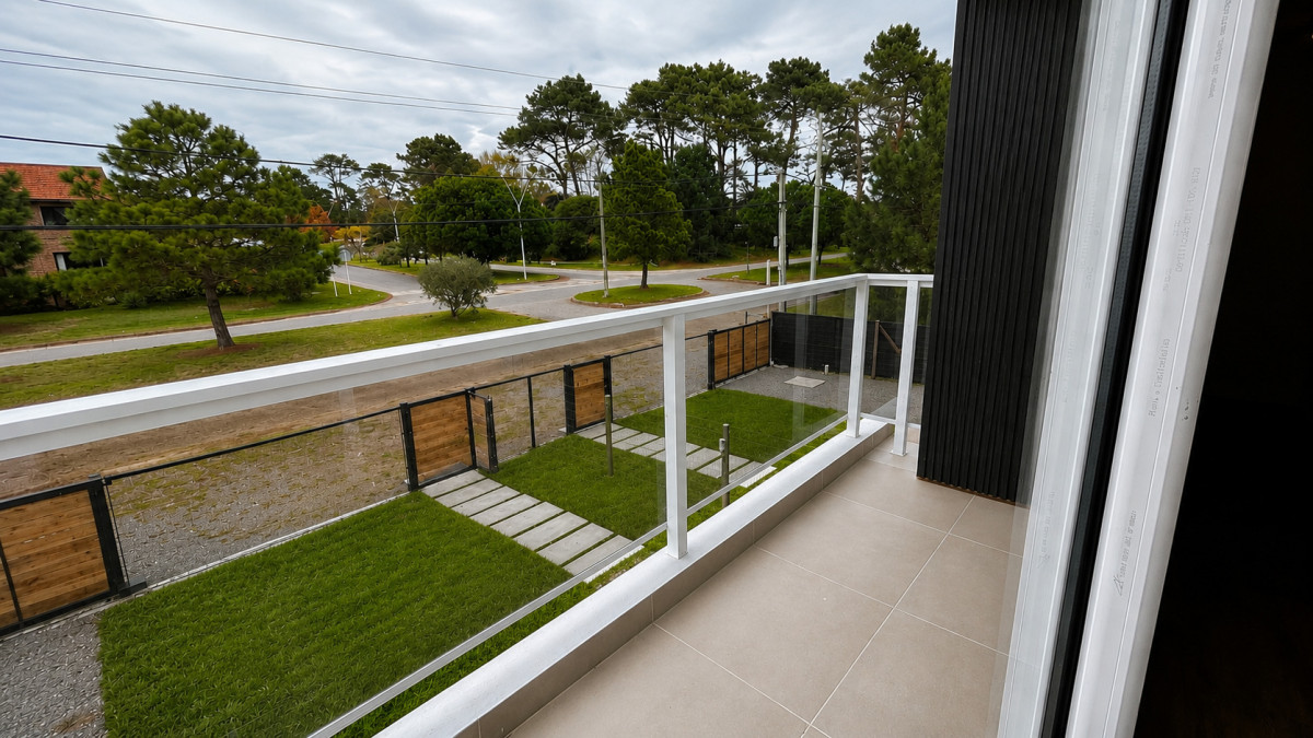 Casa de 3 dormitorios con parrillero y jardín