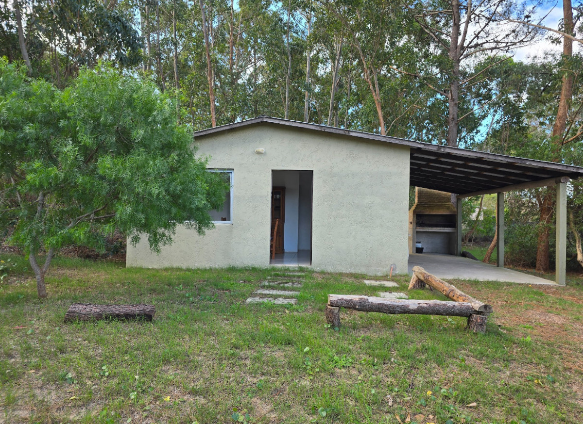  CASA a 1 cuadra de la calle principal