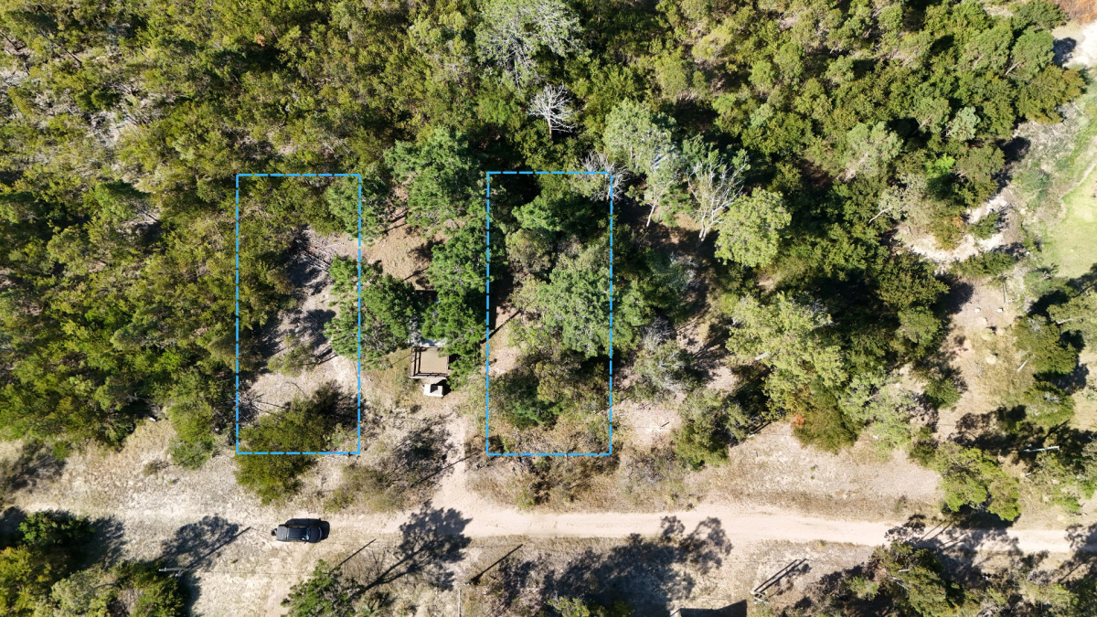 Terreno con calle abierta y luz