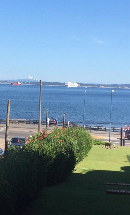 Apto Frente al Muelle Mailhos