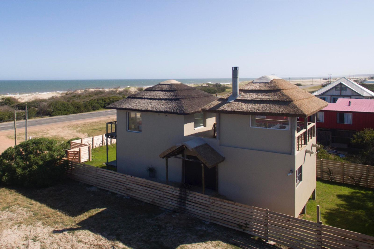 Casa en la Juanita frente al mar!!