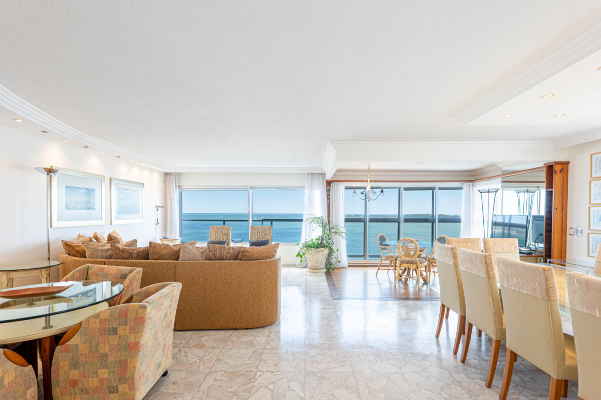 Apartamento en Venta 3 Dormitorios - Playa Mansa- Punta del Este