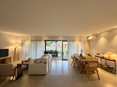 Alquiler de Casa 3 Dormitorios en barrio Privado - Las Magnolias - San Rafael - Punta del Este 
