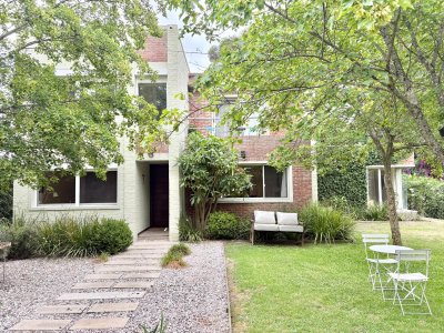 Casa en Venta de 4 Dormitorios - Pinares