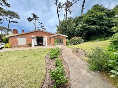 Casa en Venta, 5 Dormitorios- Punta del Este - Playa Mansa
