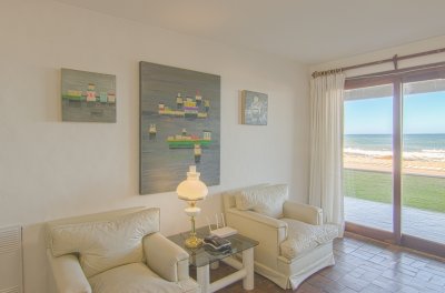 Apartamento en Punta del Este , Península  frente al mar 