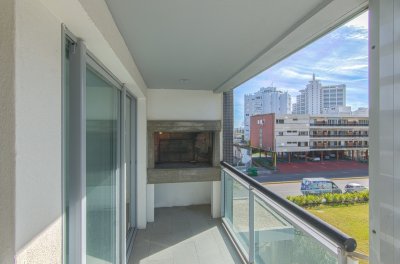 Apartamento en Punta del Este   2 dormitorios con parrillero 