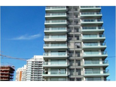 Apartamento en venta, Punta del Este con parrillero propio 