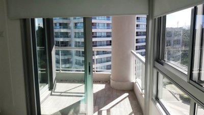 Apartamento en Punta del Este  , playa brava