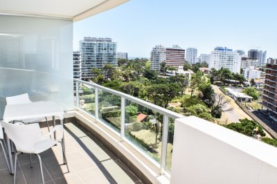 Apartamento en alquiler temporal, en Punta Del Este, Playa  brava.