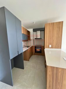 Apartamento de 2 dormitorios próximo al Punta Shopping