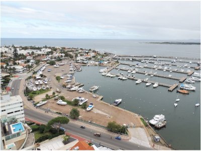 APARTAMENTO EN VENTA, PUNTA DEL ESTE, ESPECTACULAR VISTA AL PUERTO Y BAHÍA