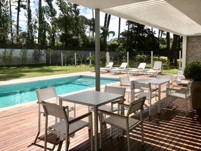 Hermosa casa en venta barrio privado, Punta del Este