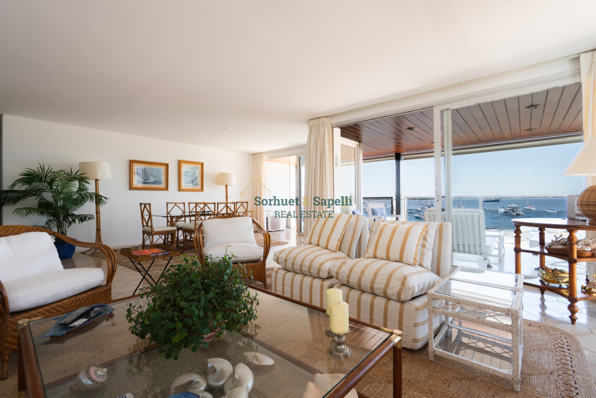 Apartamento en Venta con Vista al Mar y al Puerto