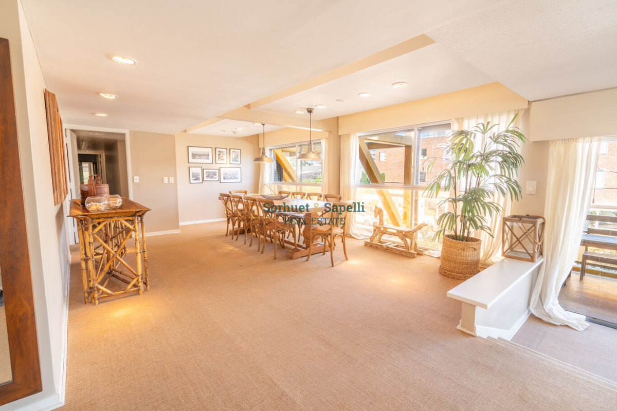 Apartamento en Venta de  Dos Dormitorios en Península