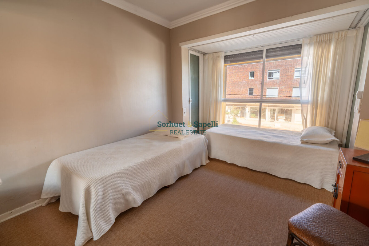 Apartamento en Venta de  Dos Dormitorios en Península