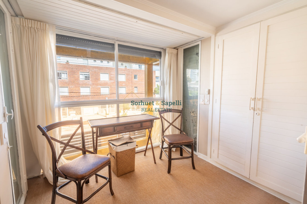 Apartamento en Venta de  Dos Dormitorios en Península