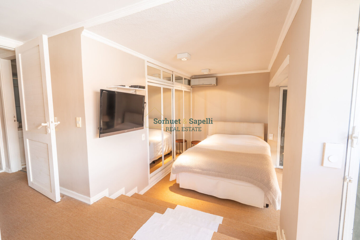 Apartamento en Venta de  Dos Dormitorios en Península