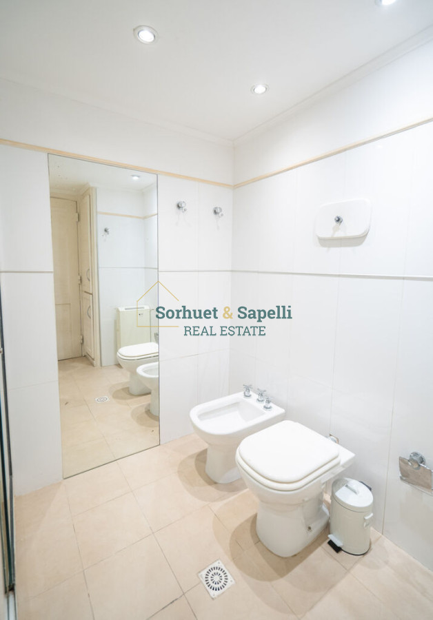 Apartamento en Venta de  Dos Dormitorios en Península