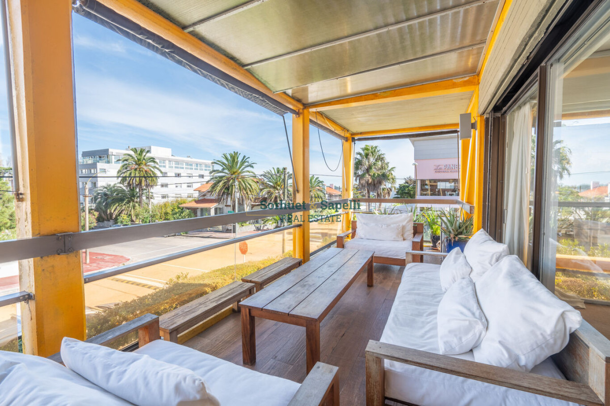 Apartamento en Venta de  Dos Dormitorios en Península