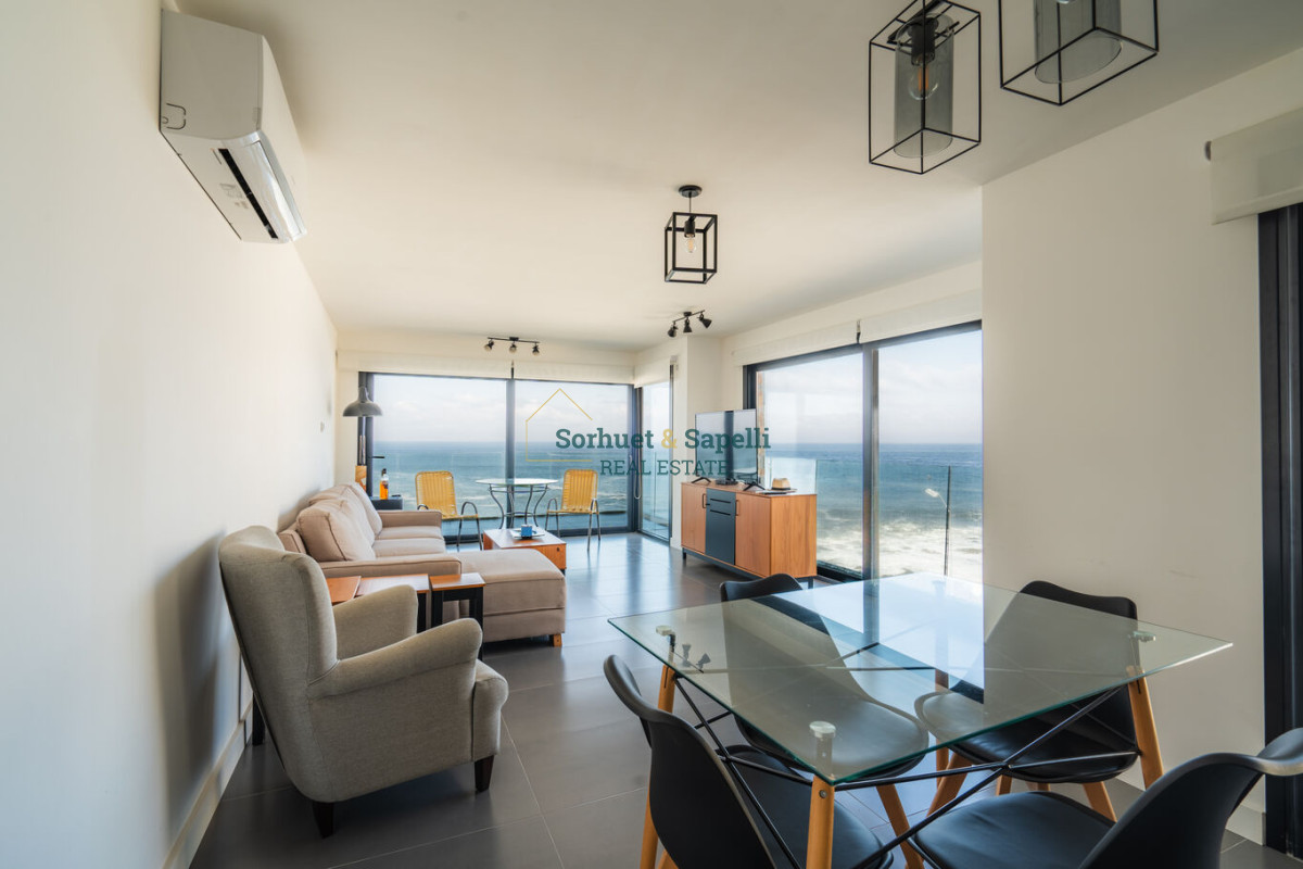 Apartamento de tres dormitorios en venta en Península