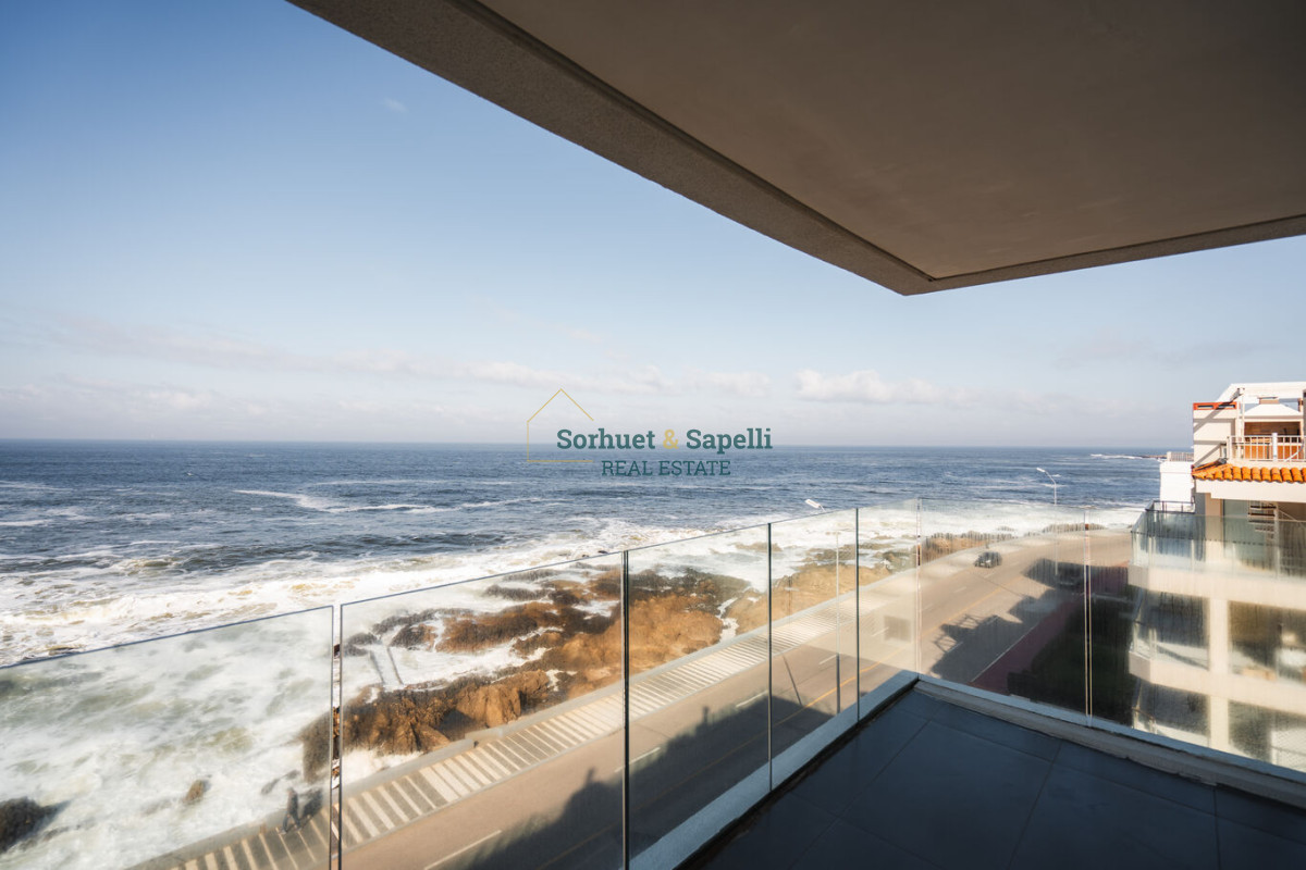 Apartamento de tres dormitorios en venta en Península