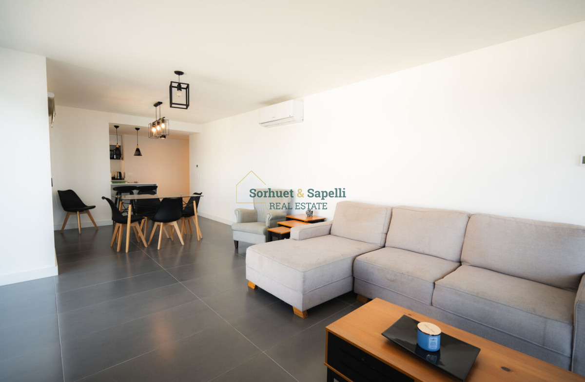 Apartamento de tres dormitorios en venta en Península