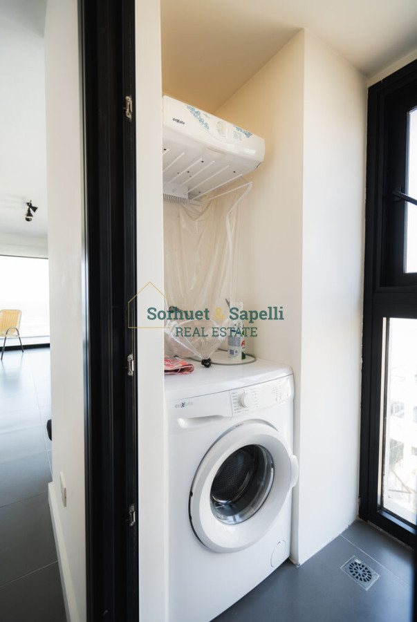 Apartamento de tres dormitorios en venta en Península