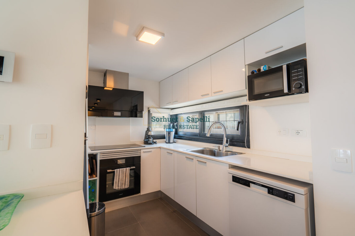 Apartamento de tres dormitorios en venta en Península