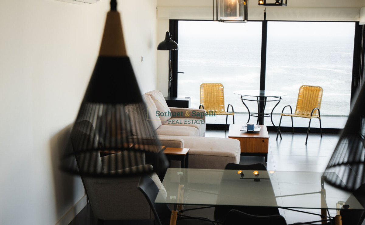 Apartamento de tres dormitorios en venta en Península