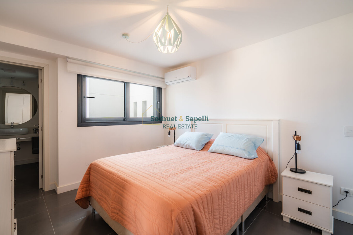 Apartamento de tres dormitorios en venta en Península