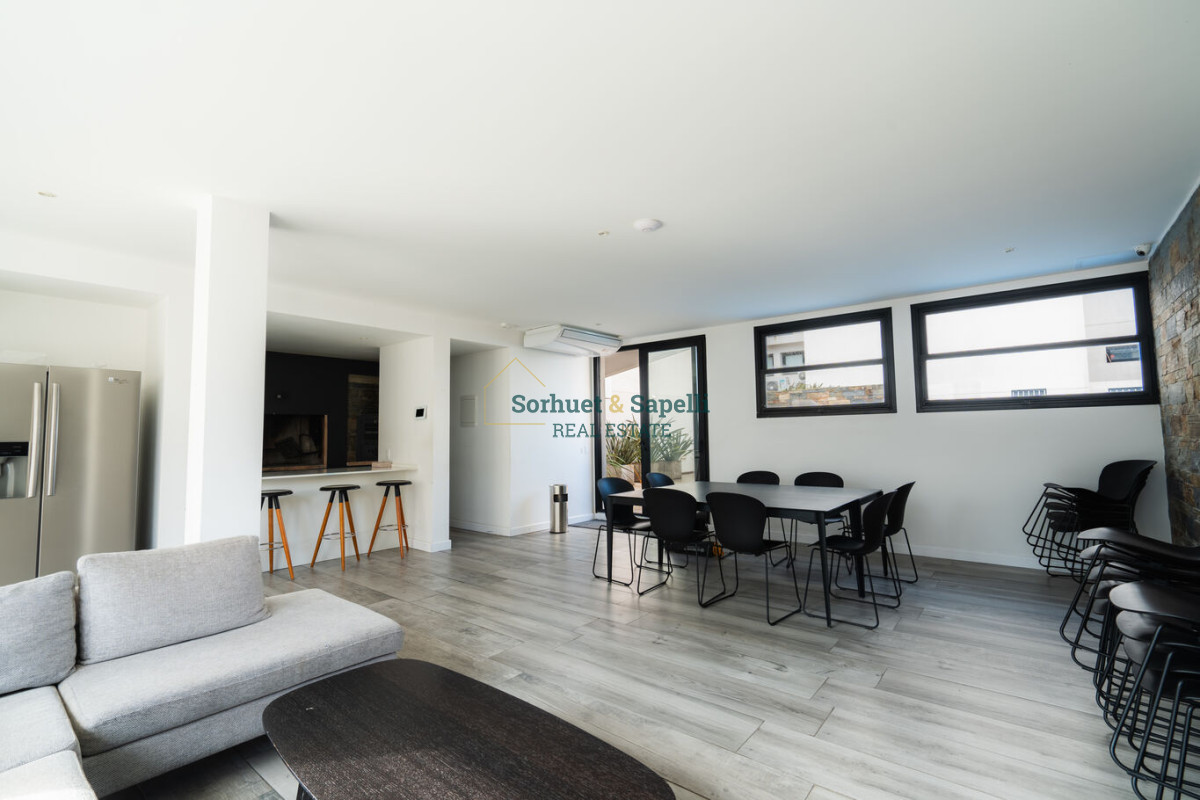 Apartamento de tres dormitorios en venta en Península