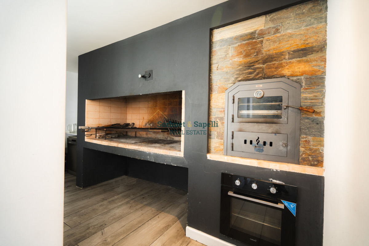 Apartamento de tres dormitorios en venta en Península