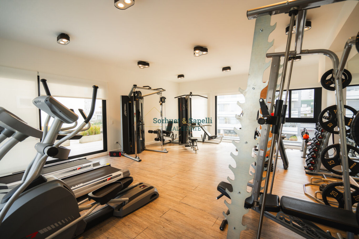 Apartamento de tres dormitorios en venta en Península