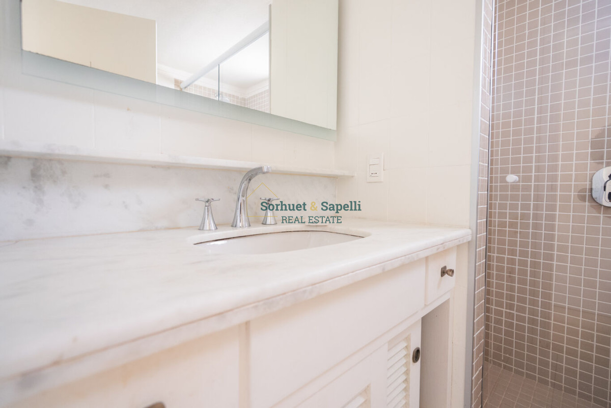 Apartment for Sale in Peninsula