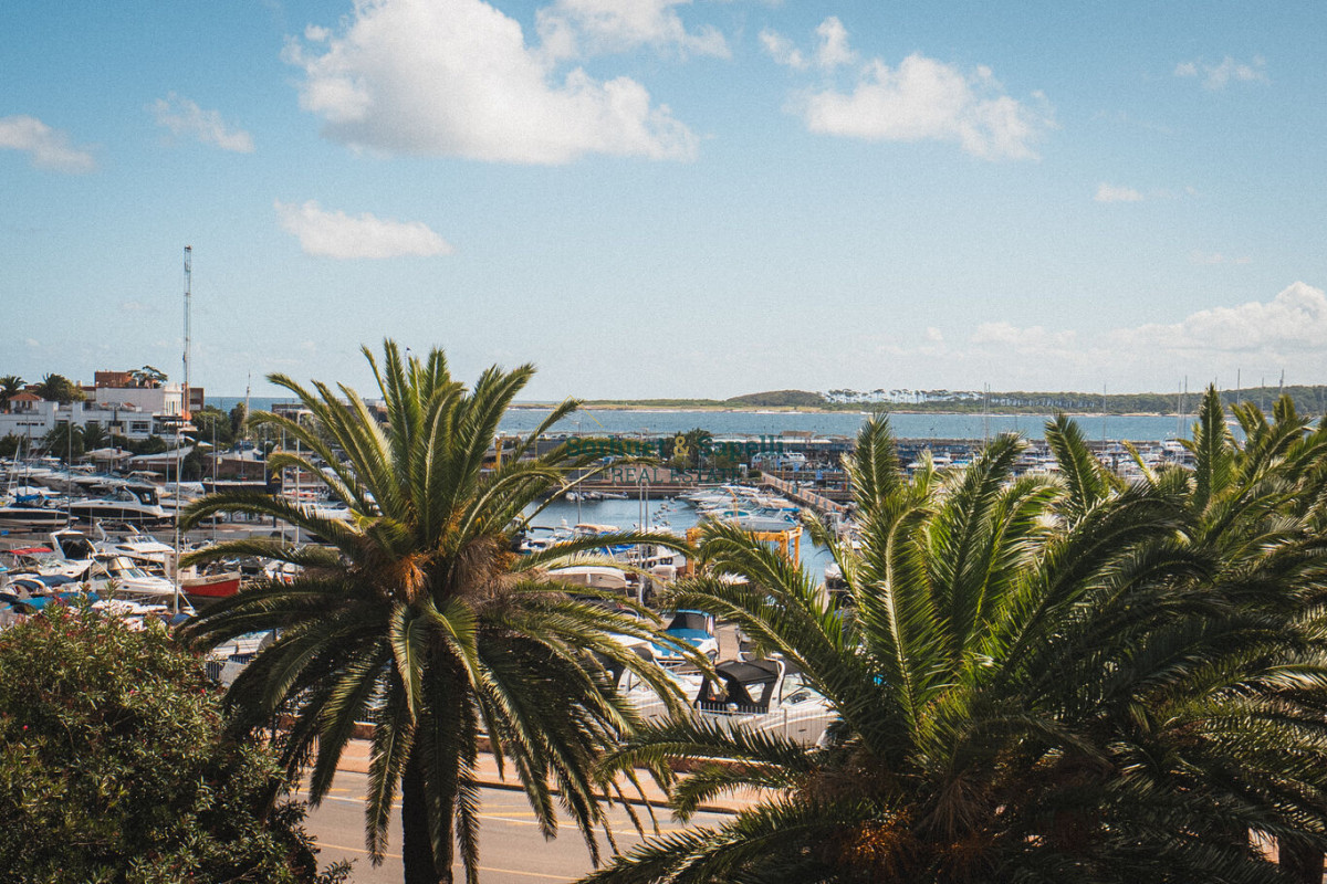 Apartment for Sale in Peninsula