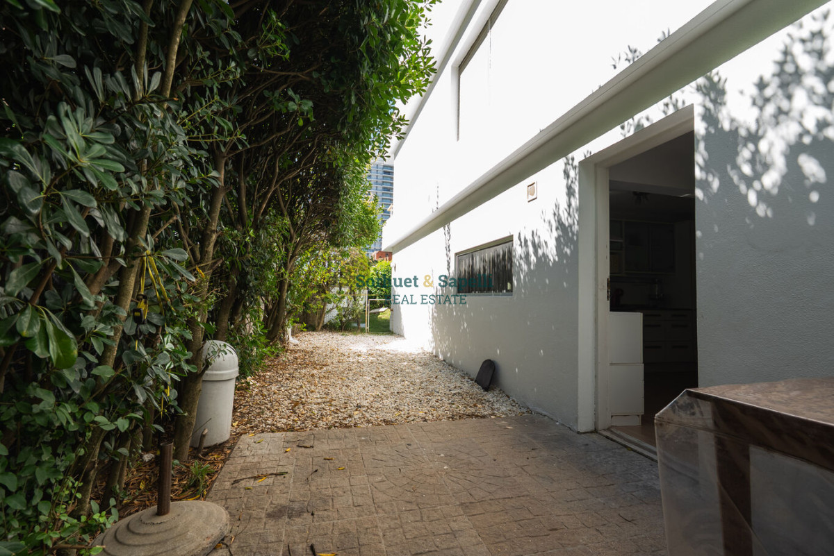 Apartamento en Venta Playa Mansa Primera Linea