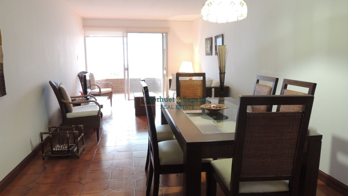 Apartamento en Venta de Tres Dormitorios en Playa Mansa