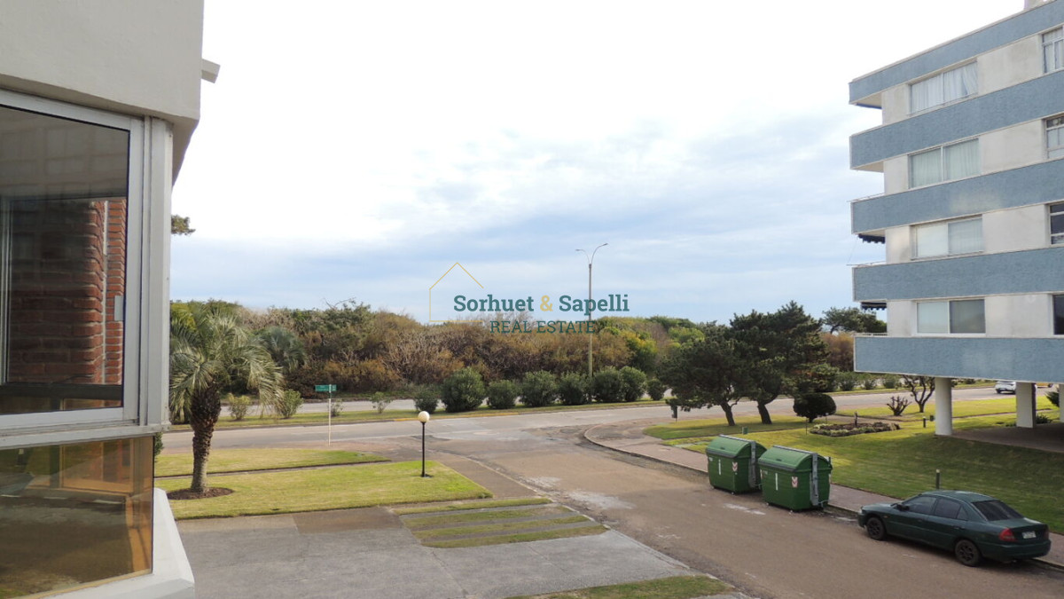 Apartamento en Venta de Tres Dormitorios en Playa Mansa