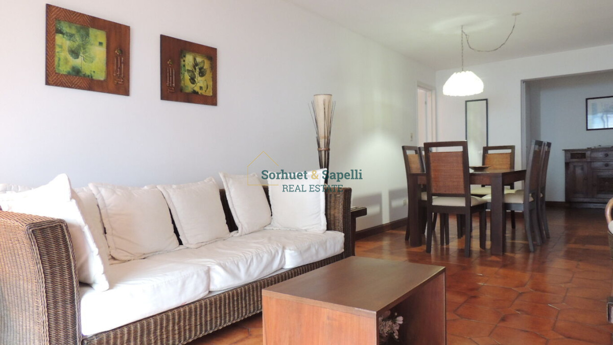 Apartamento en Venta de Tres Dormitorios en Playa Mansa