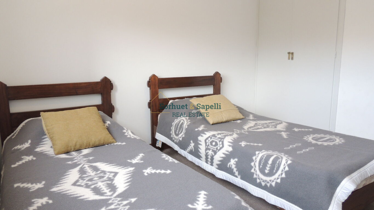 Apartamento en Venta de Tres Dormitorios en Playa Mansa